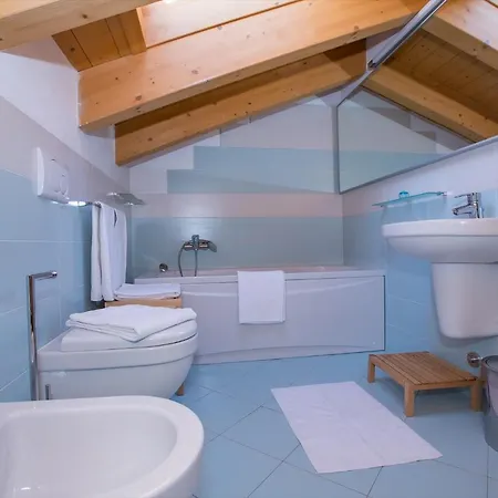 Apartmán Sleeps 4 Pool Air Con Lenno