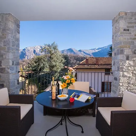 Sleeps 4 Pool Air Con * Lenno