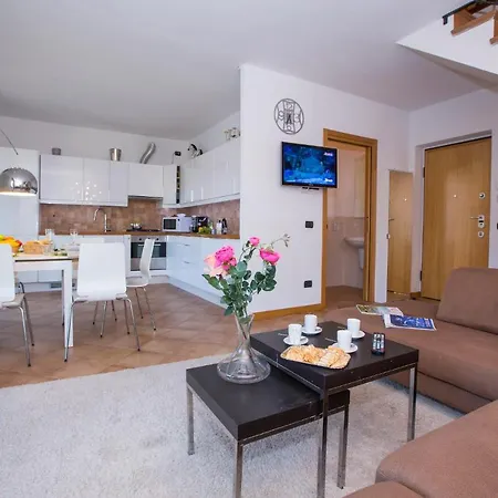 Apartmán Sleeps 4 Pool Air Con Lenno
